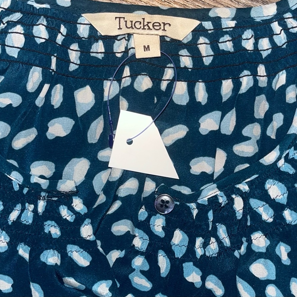NWT Tucker medium oversized silk top ditsy navy bean pebble leopard
